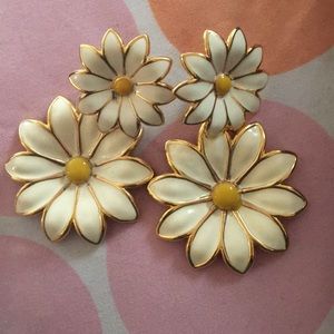 Beautiful Vintage Daisy Earrings 🌼